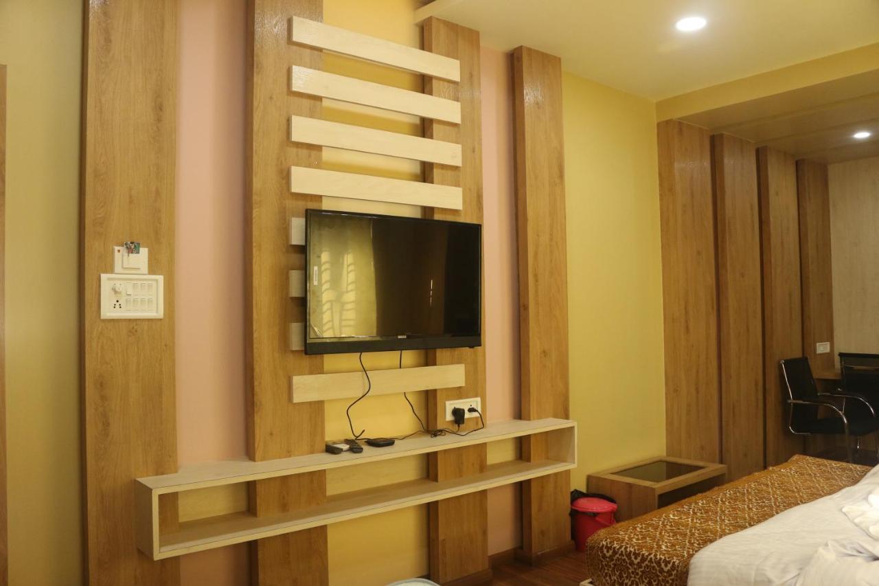 Hotel Himalaya Agartala Exterior photo