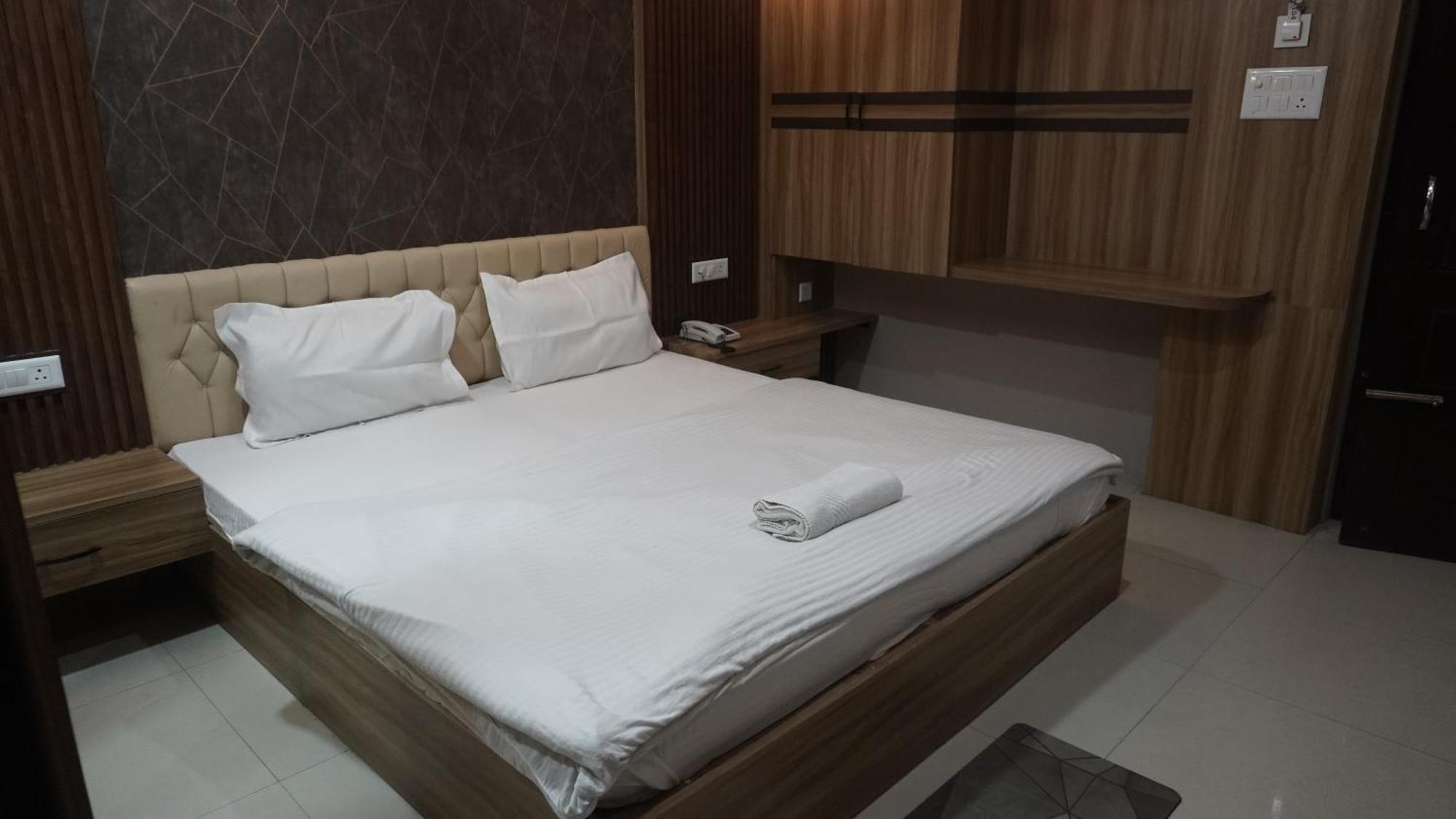 Hotel Himalaya Agartala Exterior photo